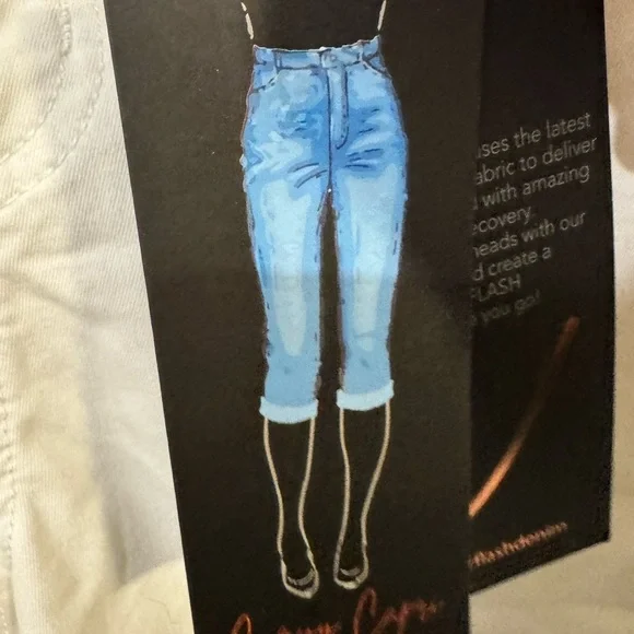 CopperFlash Women's White Capris. Size 16. - Picture 6 of 6